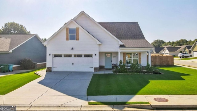 view of front of house featuring a front lawn