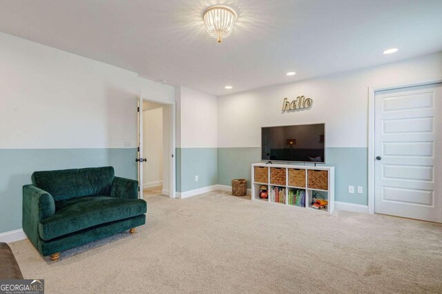 sitting room with carpet floors