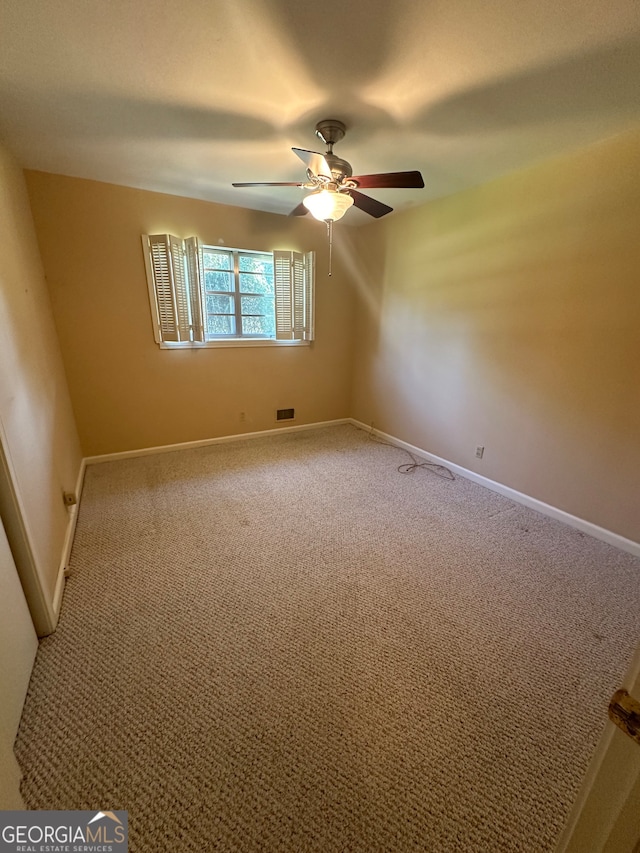 carpeted empty room featuring ceiling fan