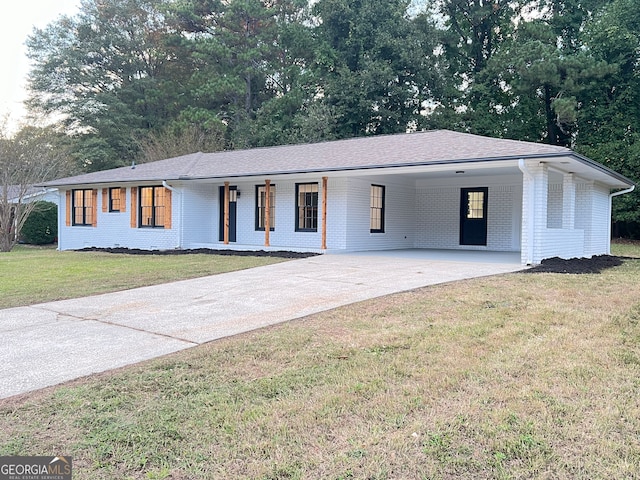 view of front of house with a front lawn