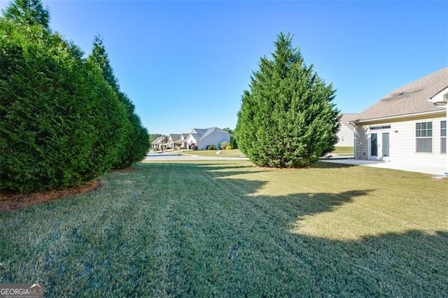 view of yard with a patio