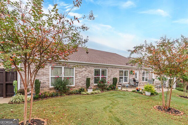 view of front facade with a patio area and a front yard