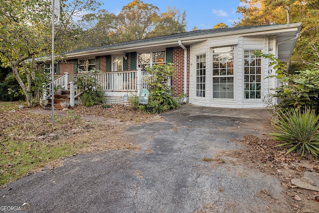 ranch-style house with a porch