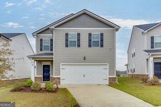 view of front of home featuring a front yard and a garage