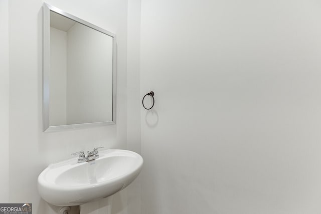 bathroom featuring sink