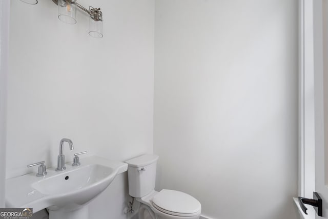 bathroom featuring toilet and sink