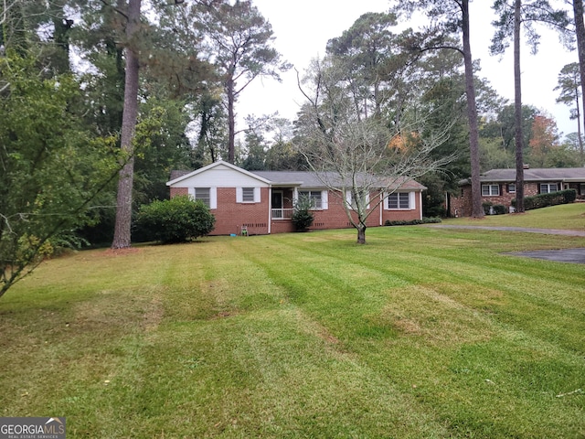 single story home with a front yard