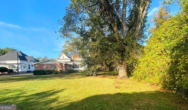 exterior space featuring a front yard