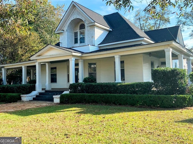 view of front of home featuring a front lawn and covered porch