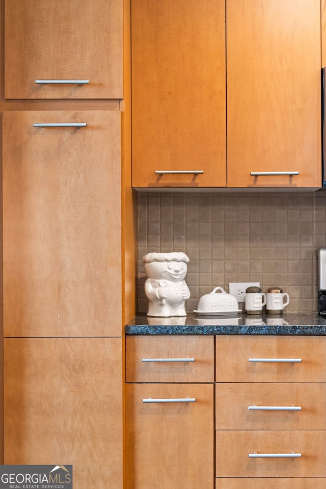 room details with tasteful backsplash