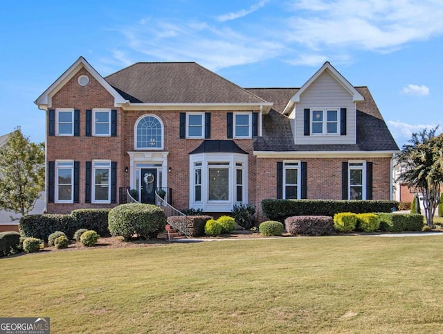 view of front of property featuring a front lawn