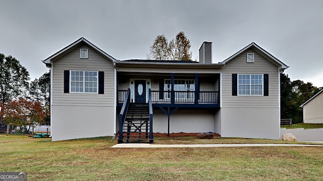 view of front facade featuring a front yard and a porch