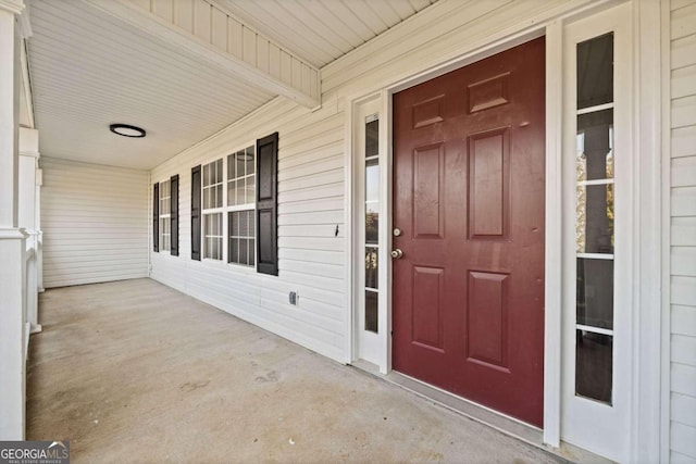 doorway to property with covered porch