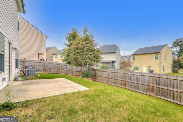 view of yard featuring a patio area