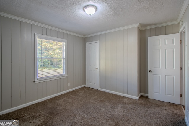 unfurnished bedroom featuring ornamental molding, carpet, and a textured ceiling