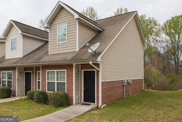 view of front of property with a front lawn