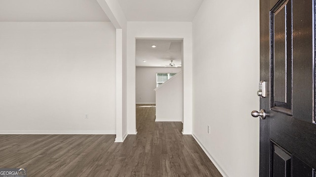 entryway with dark wood-type flooring and ceiling fan