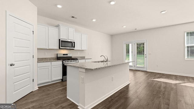 kitchen with sink, white cabinets, dark hardwood / wood-style flooring, a kitchen island with sink, and stainless steel appliances