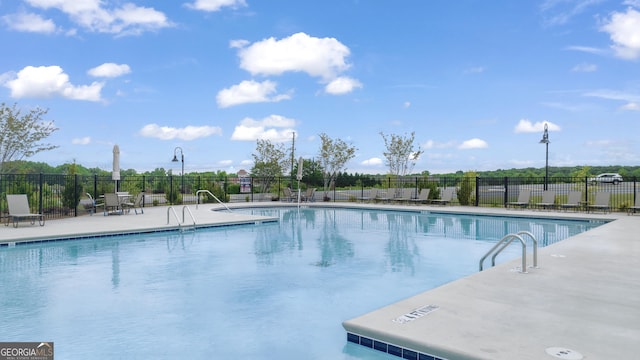 view of swimming pool