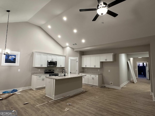 kitchen with a kitchen island with sink, stainless steel appliances, hanging light fixtures, sink, and white cabinetry