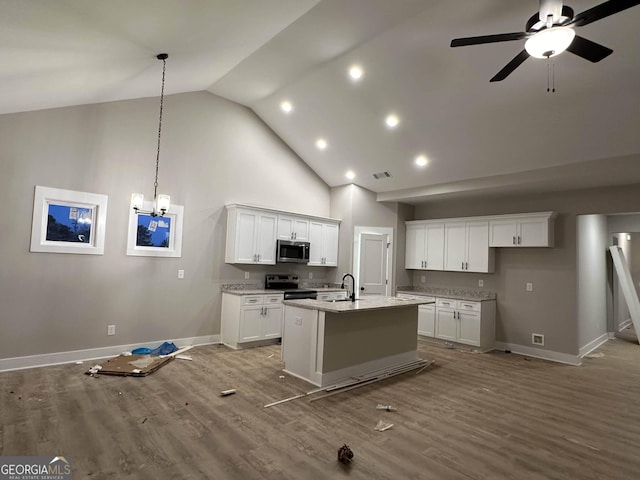 kitchen featuring a center island with sink, stainless steel appliances, ceiling fan, white cabinets, and sink