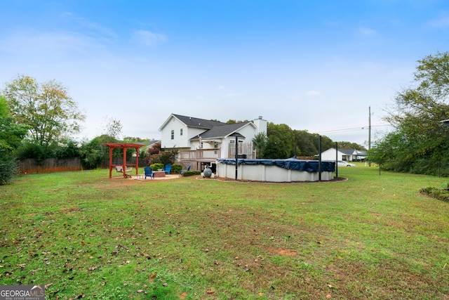 view of yard with a covered pool