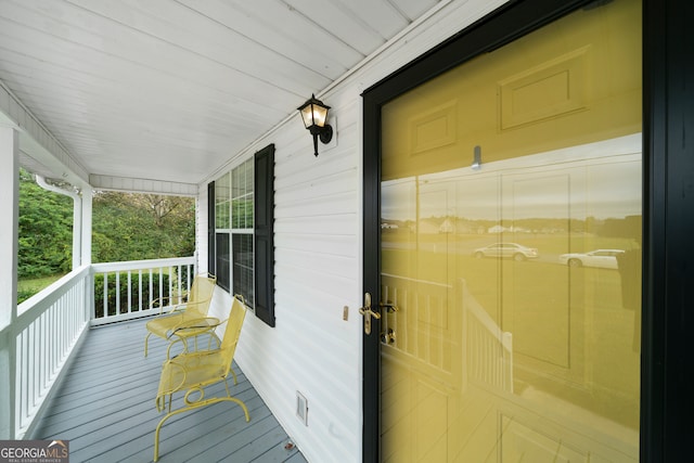 property entrance featuring covered porch