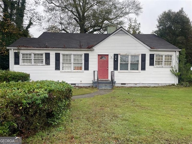 view of front of home with a front lawn