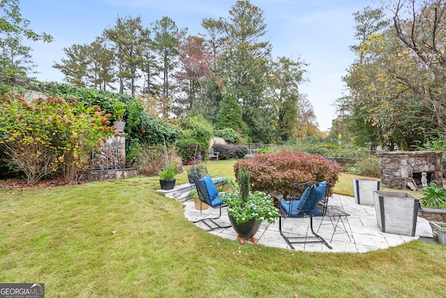 view of yard featuring a patio area