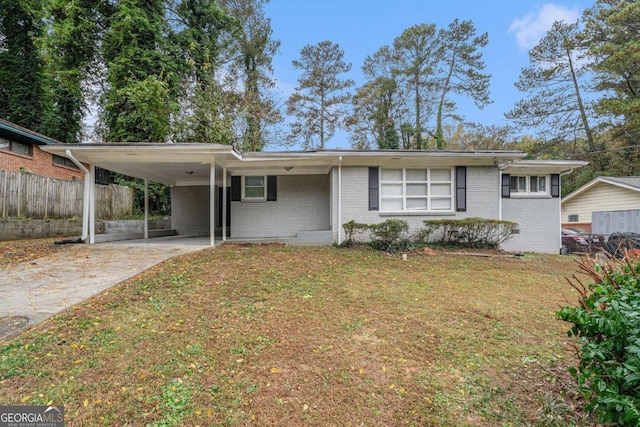 ranch-style home featuring a carport and a front lawn