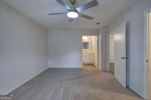 unfurnished room with light carpet and ceiling fan