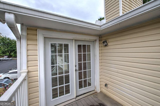 property entrance with a wooden deck