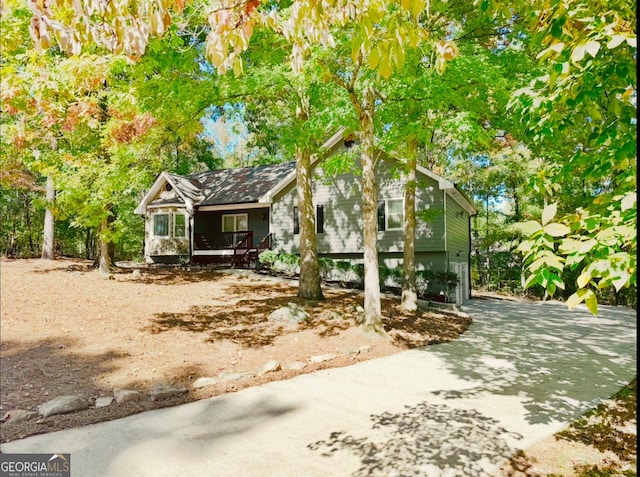 view of front of property with covered porch