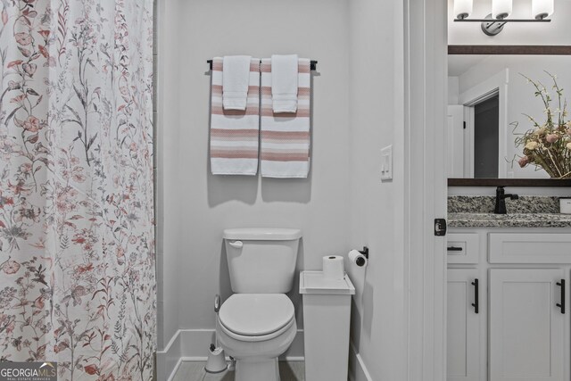 265 Federal St, Athens, GA 30607 - bathroom featuring toilet, vanity, baseboards, and a shower with curtain