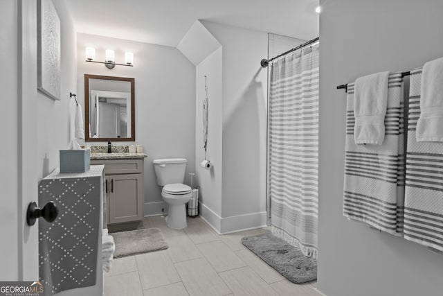 bathroom featuring a shower with shower curtain, vanity, and toilet