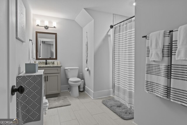 265 Federal St, Athens, GA 30607 - full bathroom with a shower with shower curtain, baseboards, toilet, and vanity