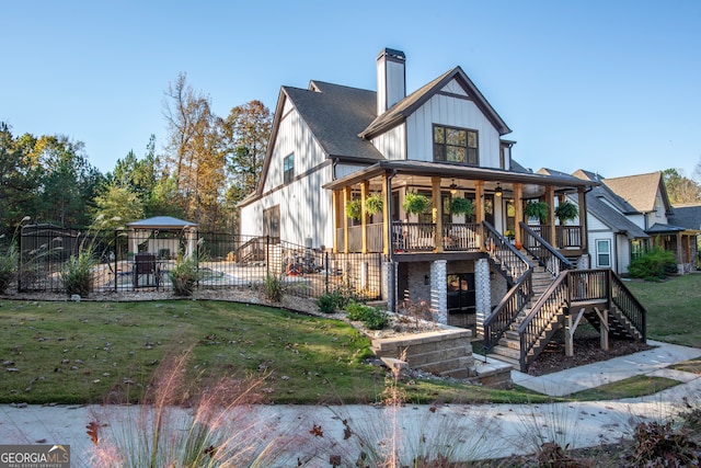 view of front of property with a front yard