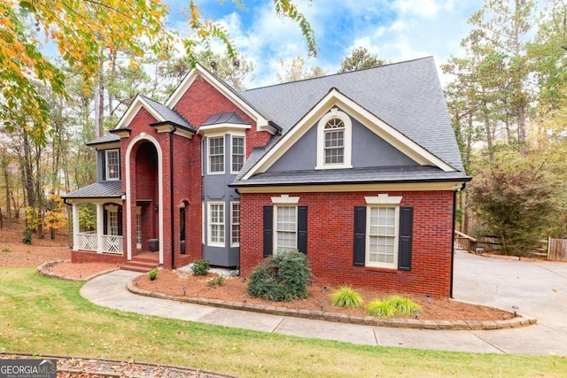 view of front of property featuring covered porch