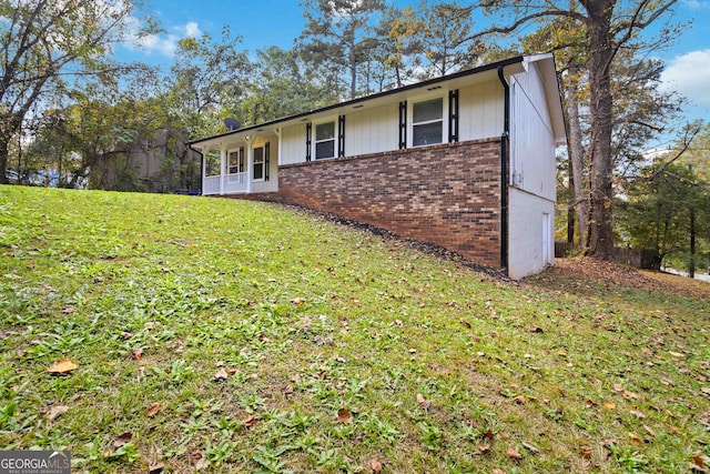 ranch-style house with a front yard