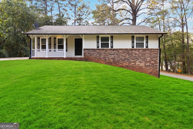 single story home featuring covered porch and a front yard