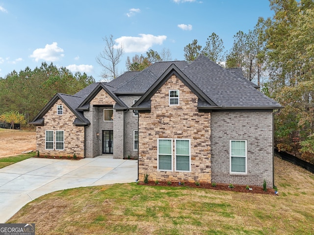 view of front of home featuring a patio area and a front lawn