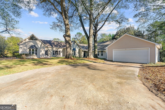 ranch-style home with a front yard