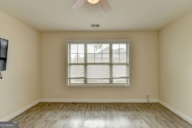 unfurnished room featuring light hardwood / wood-style floors and ceiling fan