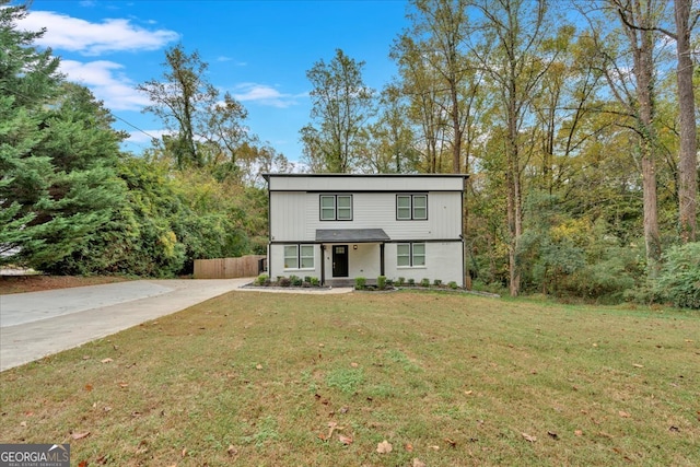 view of front of home featuring a front lawn