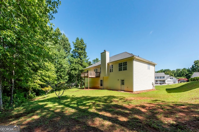 back of house featuring a lawn