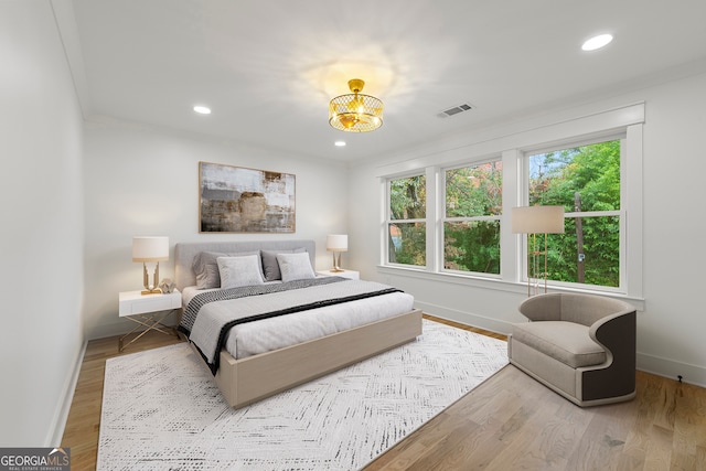 empty room featuring light hardwood / wood-style floors and crown molding