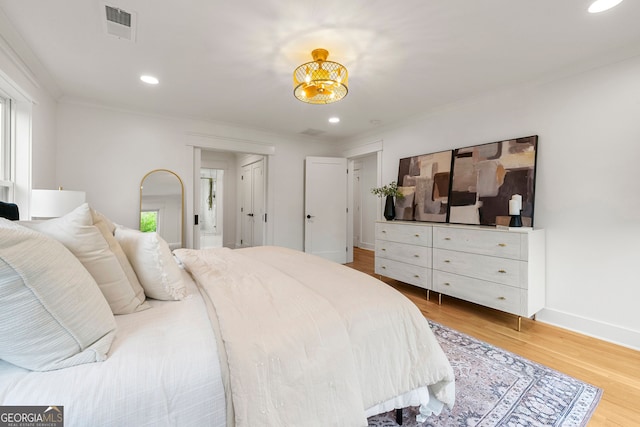 walk in closet featuring sink and light hardwood / wood-style flooring