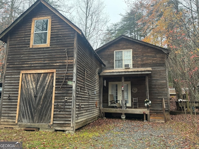 view of front facade featuring a porch