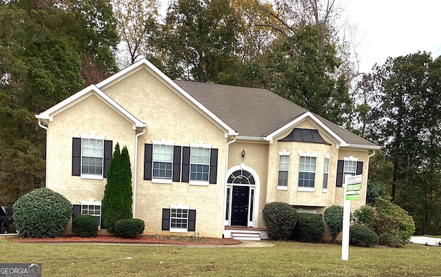 bi-level home featuring a front yard