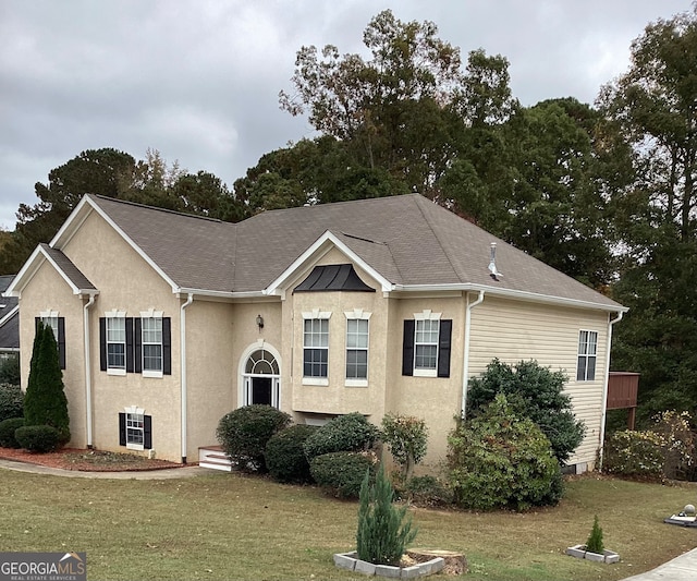 bi-level home with a front yard